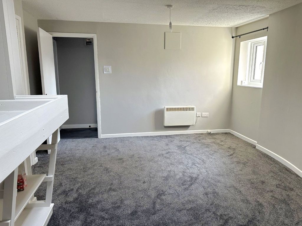 Property photo 2 of 9 Picture No. 19