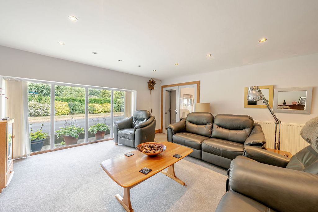 Property photo 2 of 31