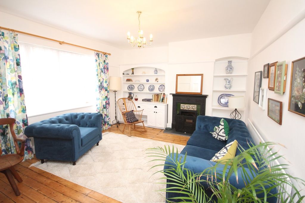 Property photo 2 of 21