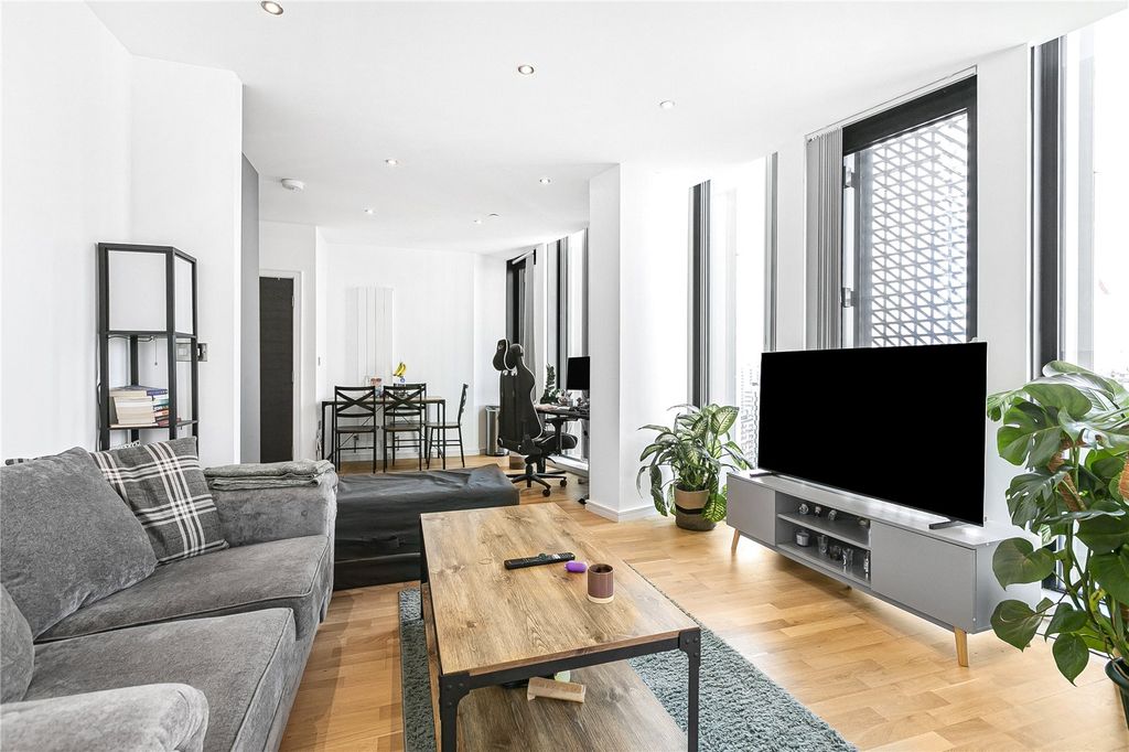 Property photo 1 of 9 Reception/Kitchen