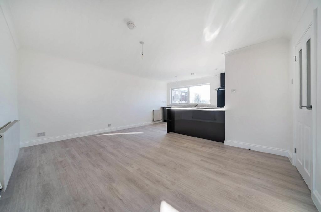 Property photo 3 of 13 Davidson Frost-Wellings,Dfw,Reception Room.Jpg