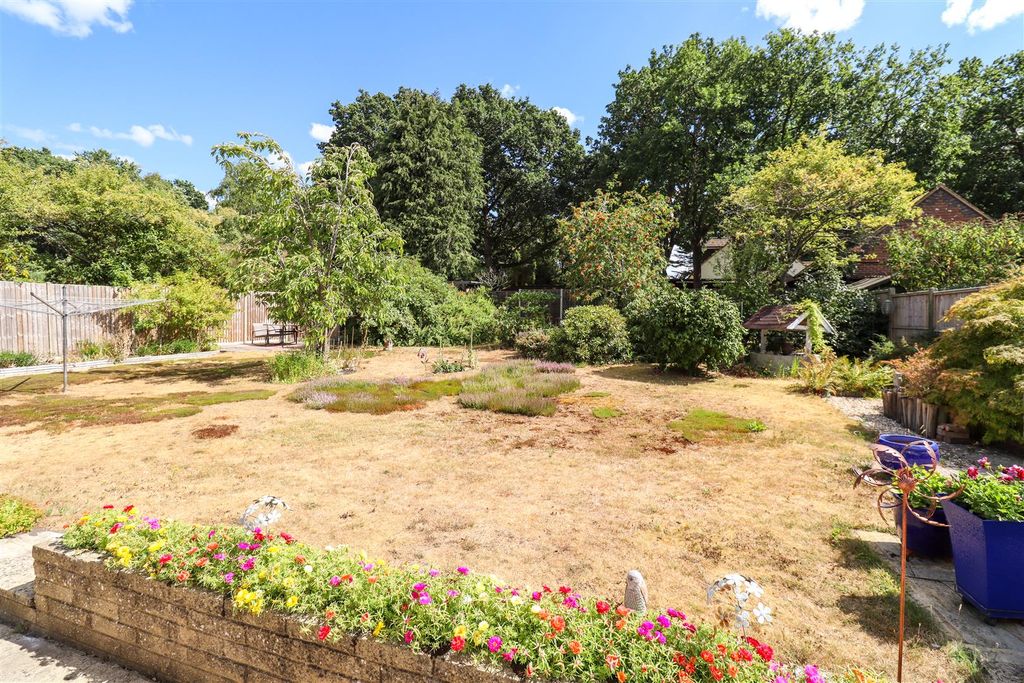 Property photo 2 of 15 Garden
