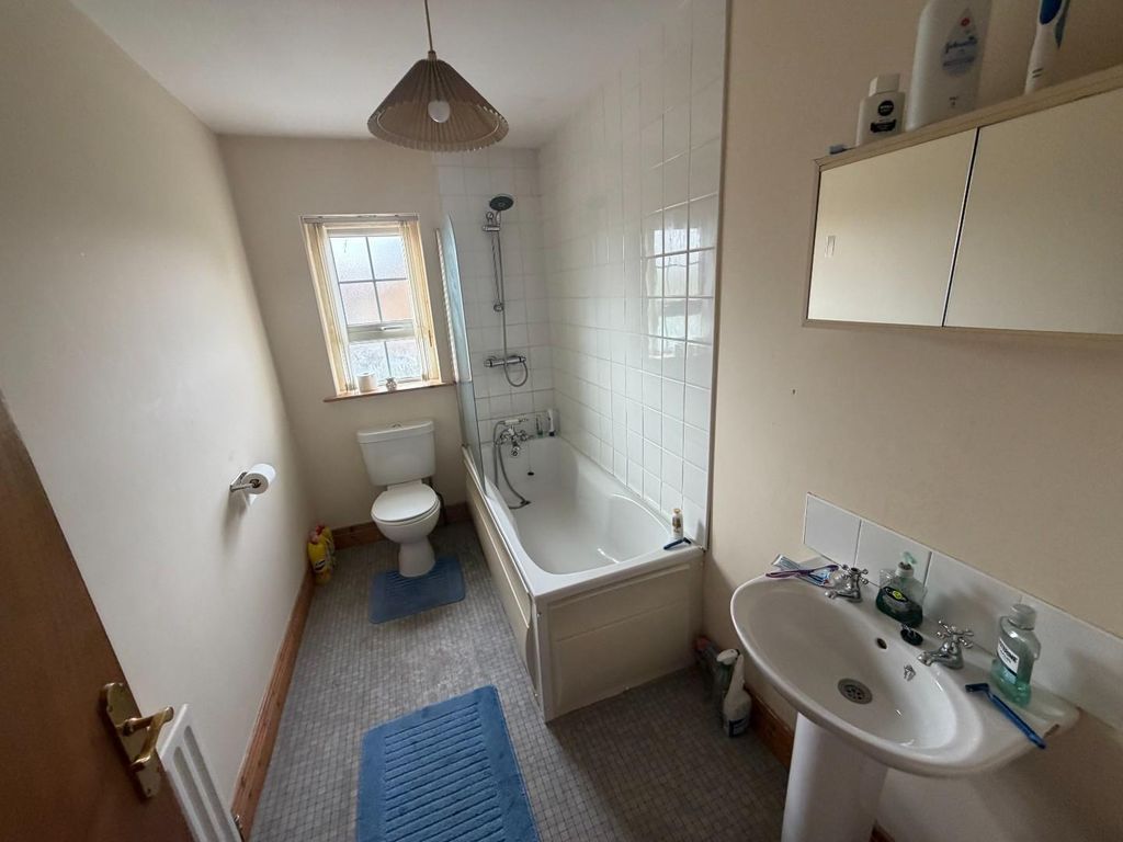 Property photo 3 of 6 Bathroom