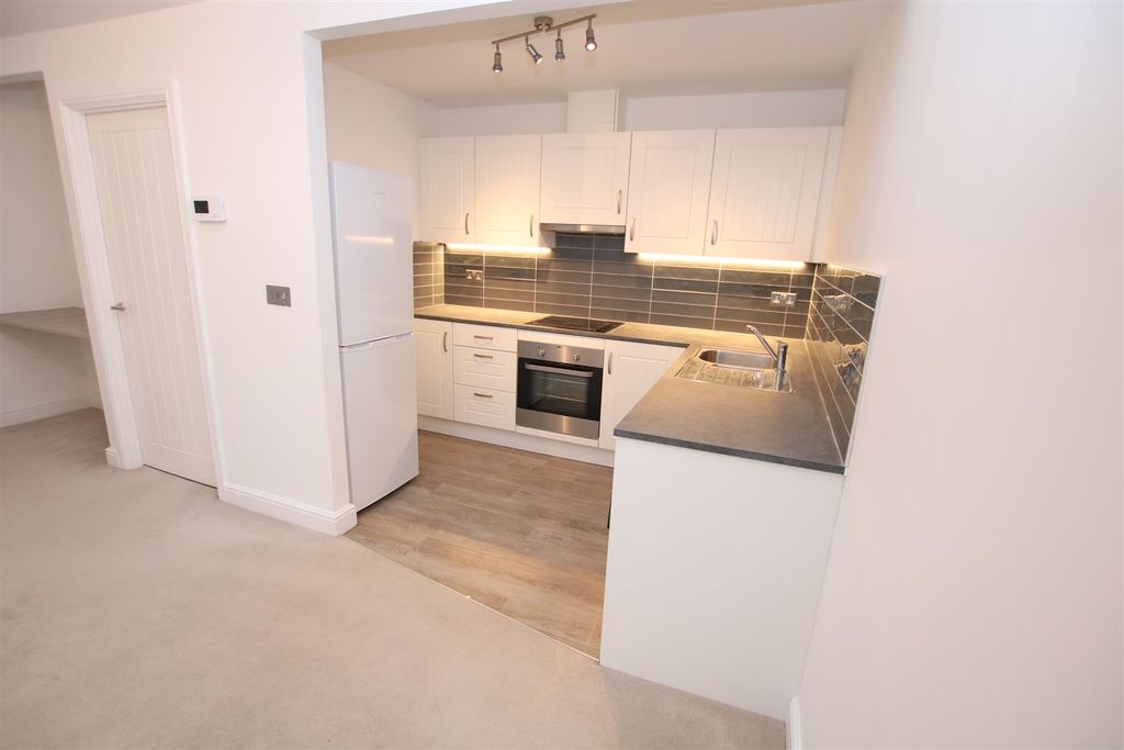 Property photo 2 of 18 Kitchen 3.Jpg