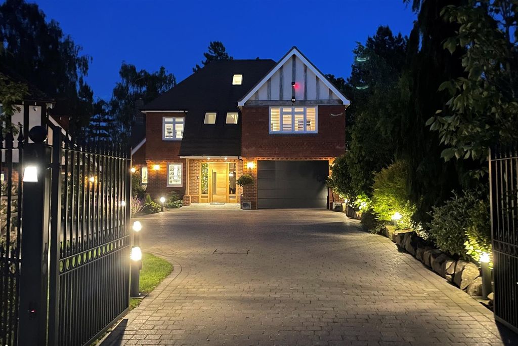 Property photo 1 of 36 Night .Jpg