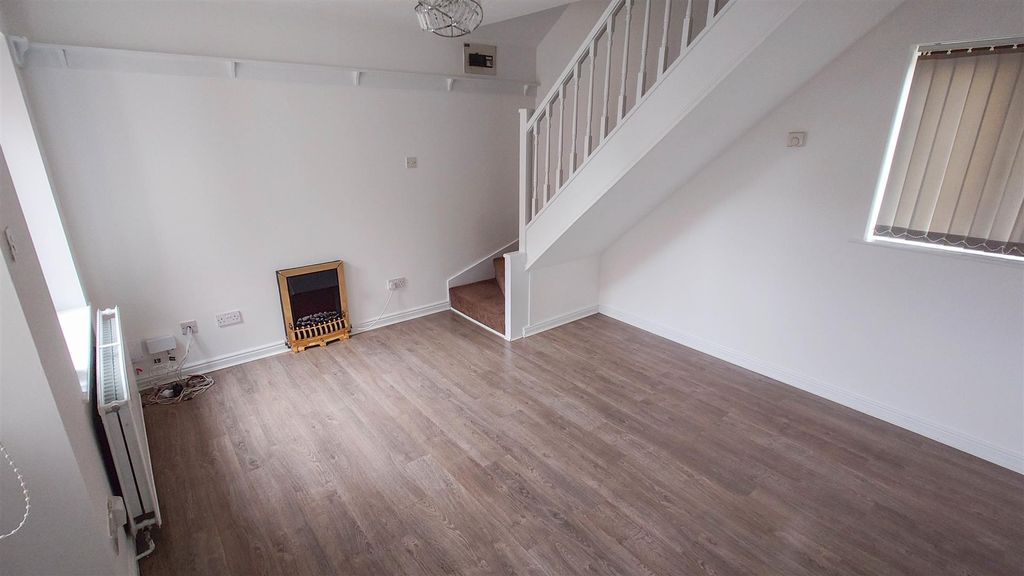 Property photo 2 of 13 Lounge