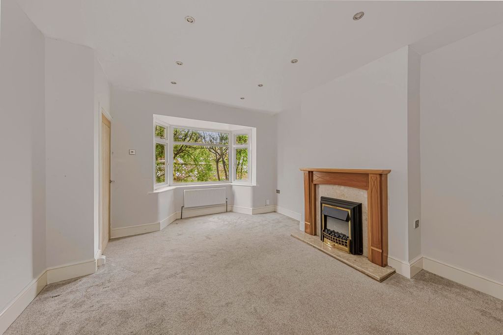 Property photo 2 of 24