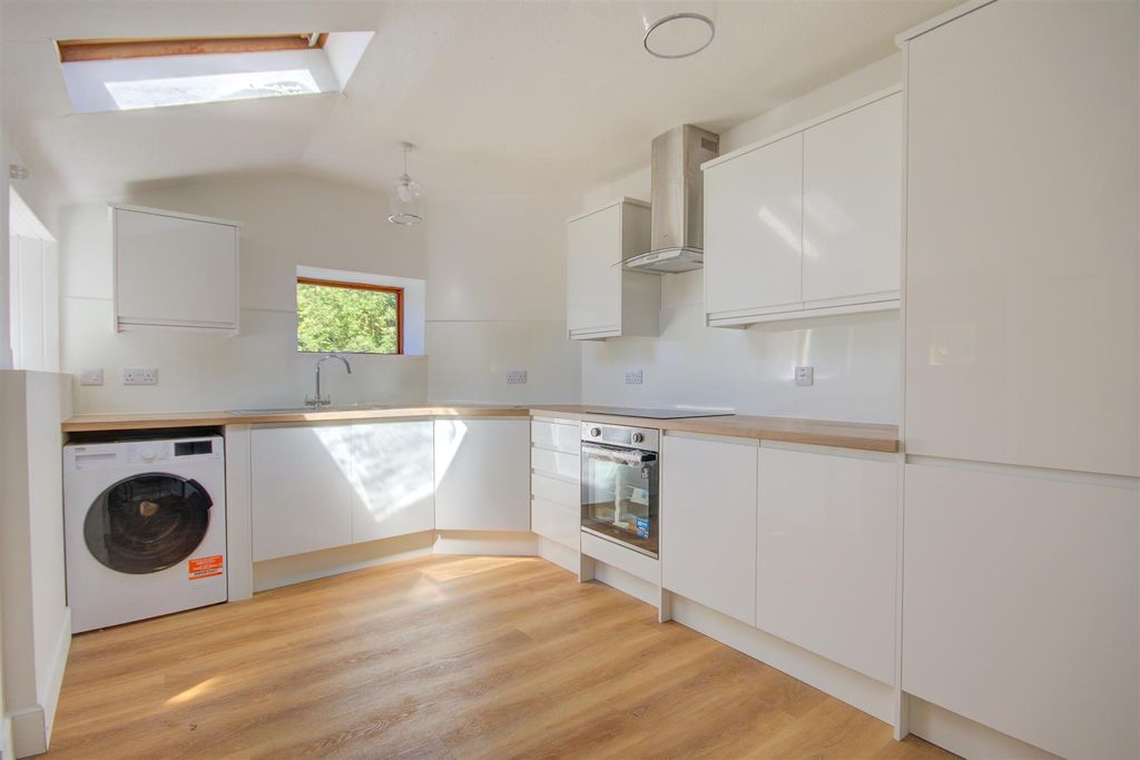 Property photo 3 of 19 Kitchen