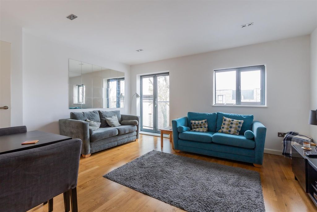 Property photo 3 of 12 12 Gwynt Mews-6.Jpg