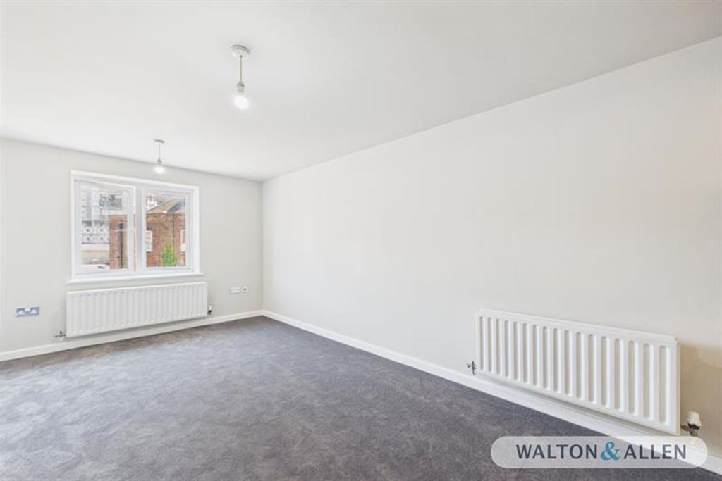 Property photo 1 of 8 (Main)