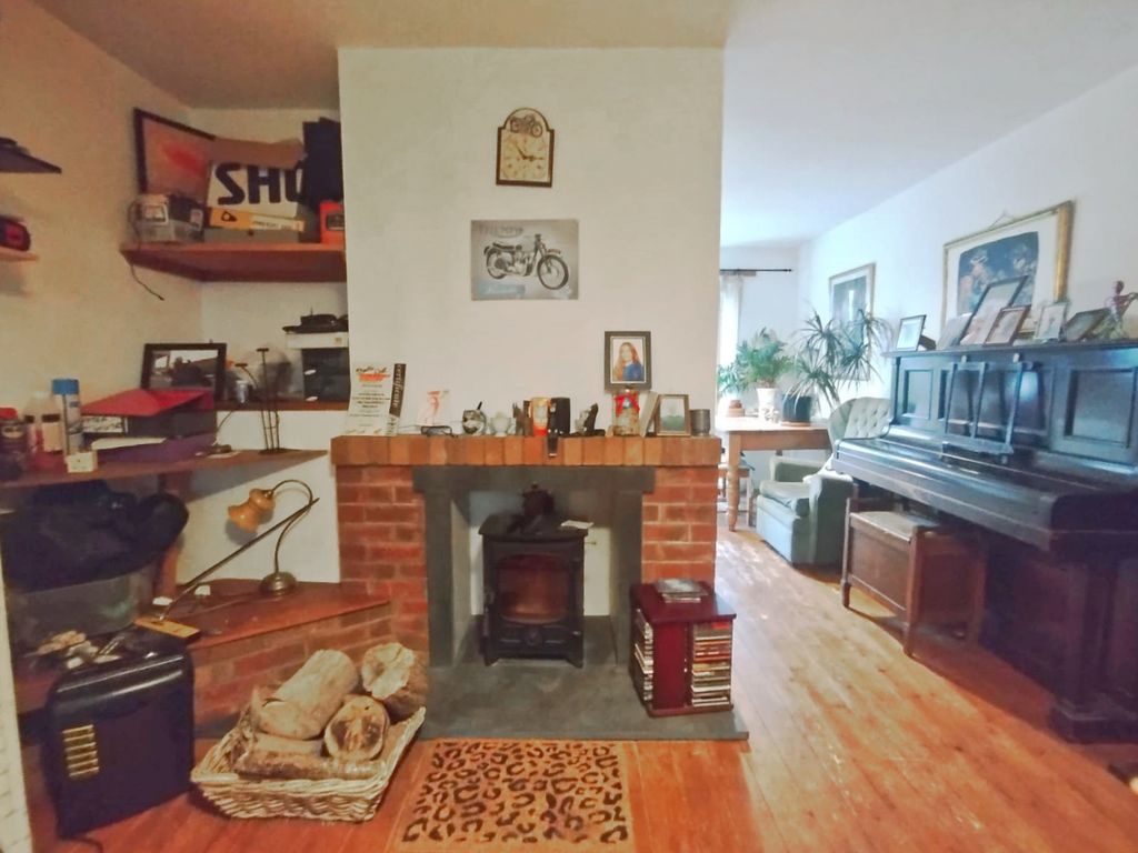 Property photo 2 of 19 1000012326