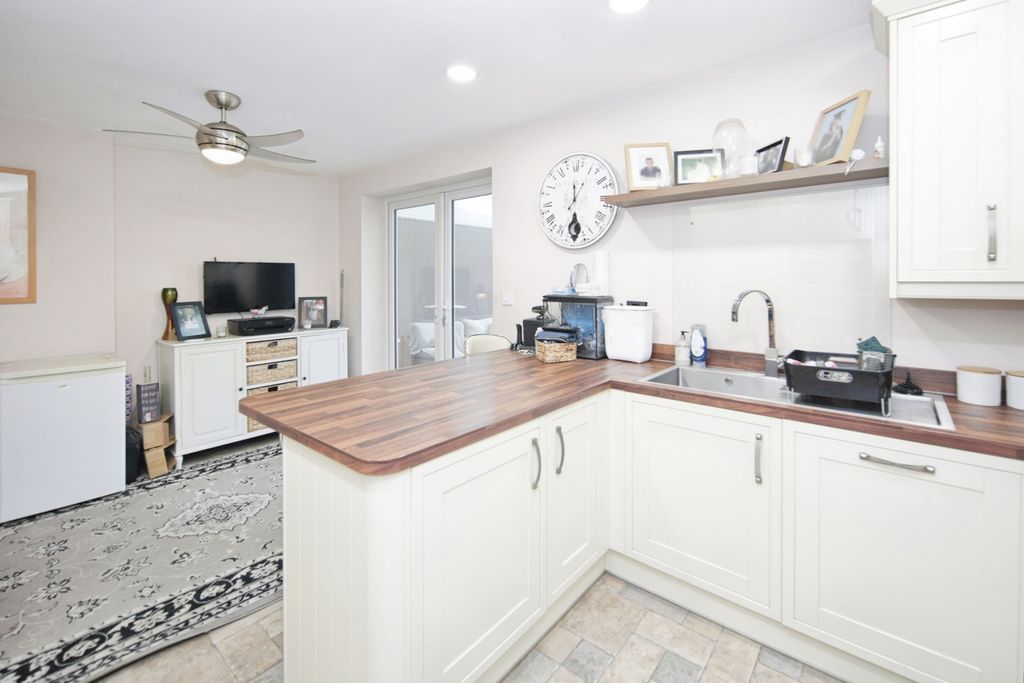 Property photo 3 of 16 Pbox-Img.Jpg