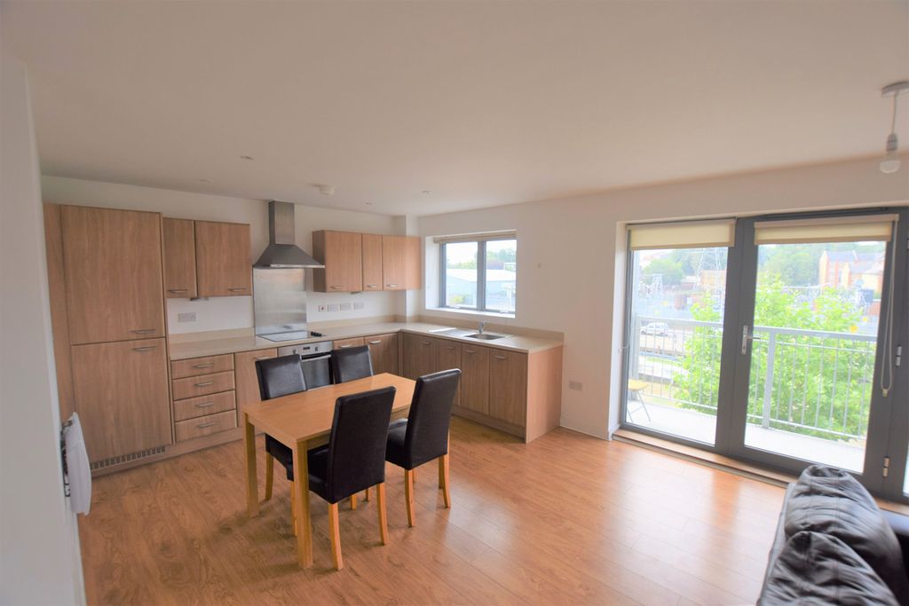 Property photo 2 of 8
