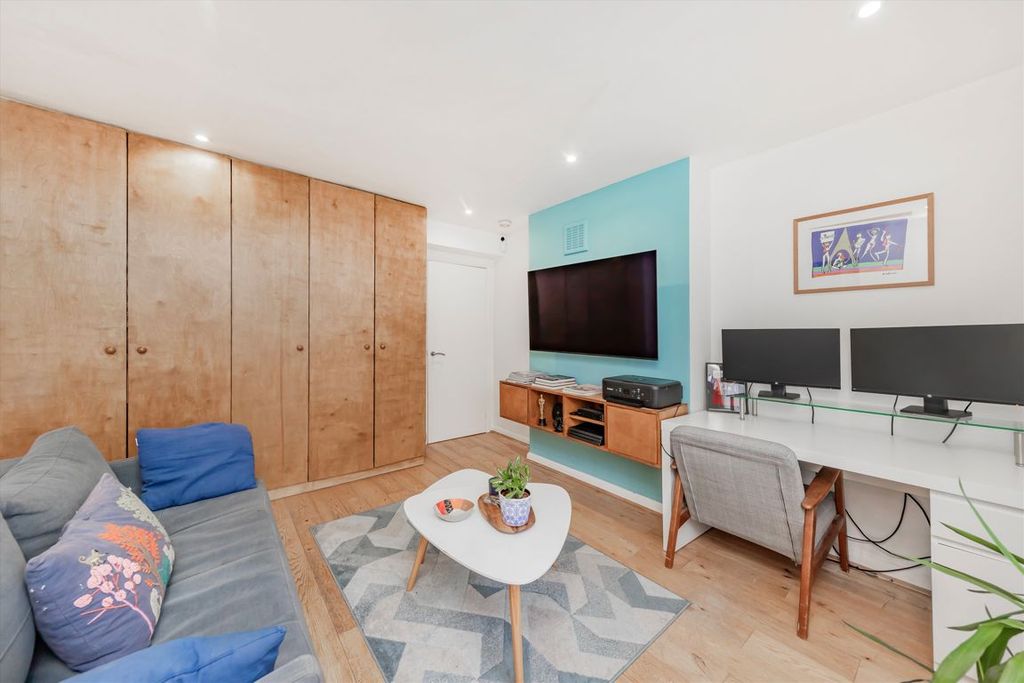 Property photo 3 of 6