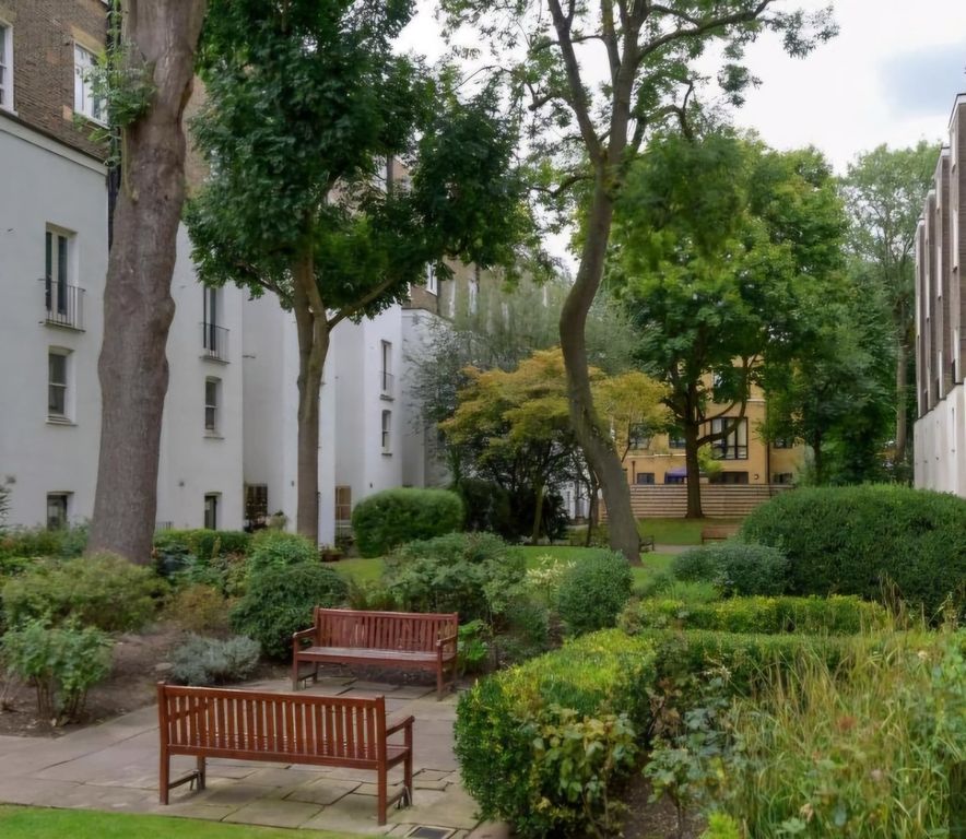 Property photo 2 of 9 Communal Gardens