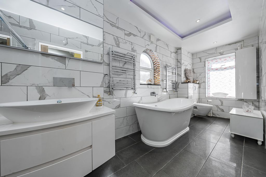 Property photo 3 of 17 Gallery