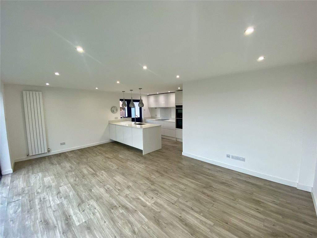 Property photo 3 of 27 Picture No. 11