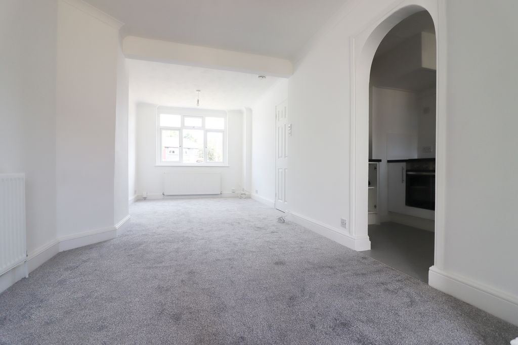 Property photo 3 of 12 7