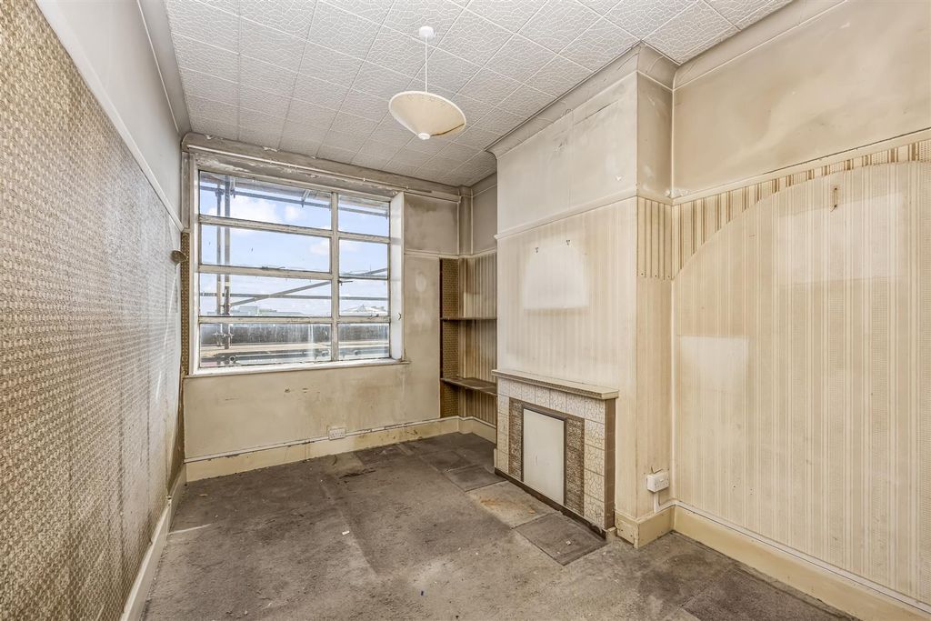 Property photo 3 of 19 Living Room