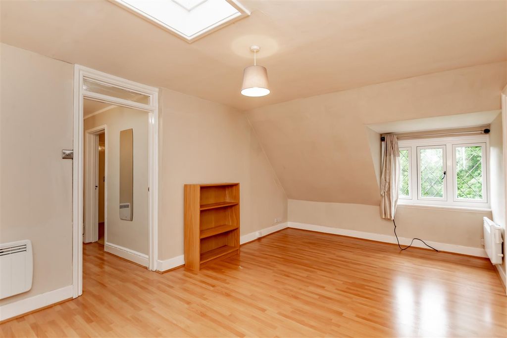 Property photo 3 of 13 92663828-66d9-4839-8d52-B608Fdd6730F.Jpg