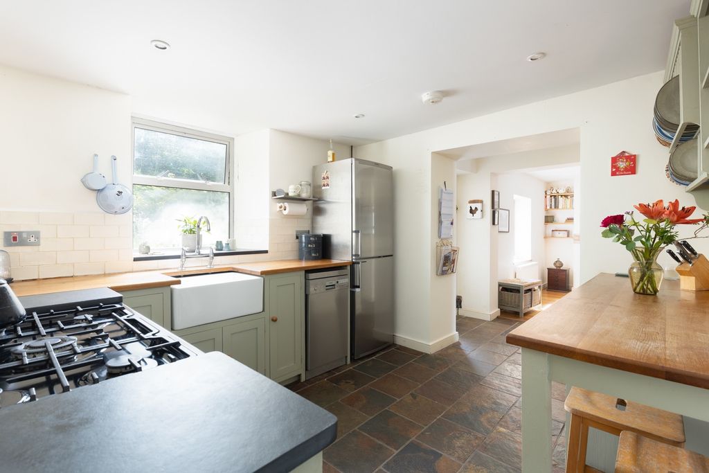 Property photo 3 of 21 4007736