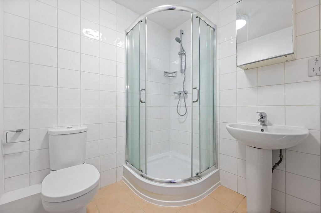 Property photo 1 of 8 Shepherds Bush Road