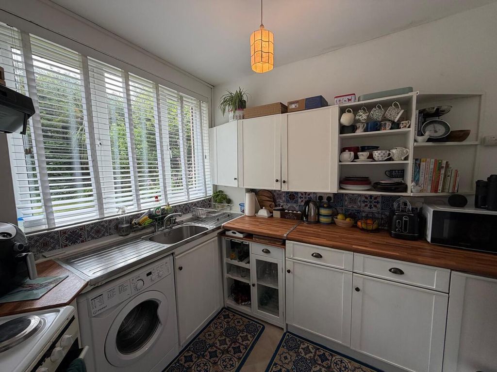Property photo 2 of 6 Kitchen