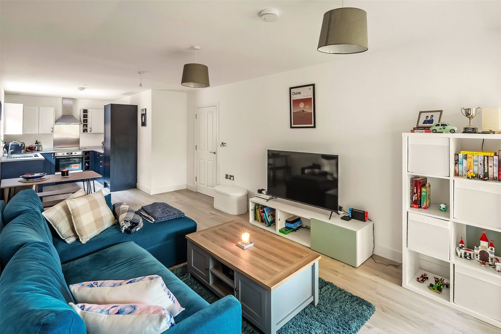 Property photo 2 of 16 Living Room/Kitchen