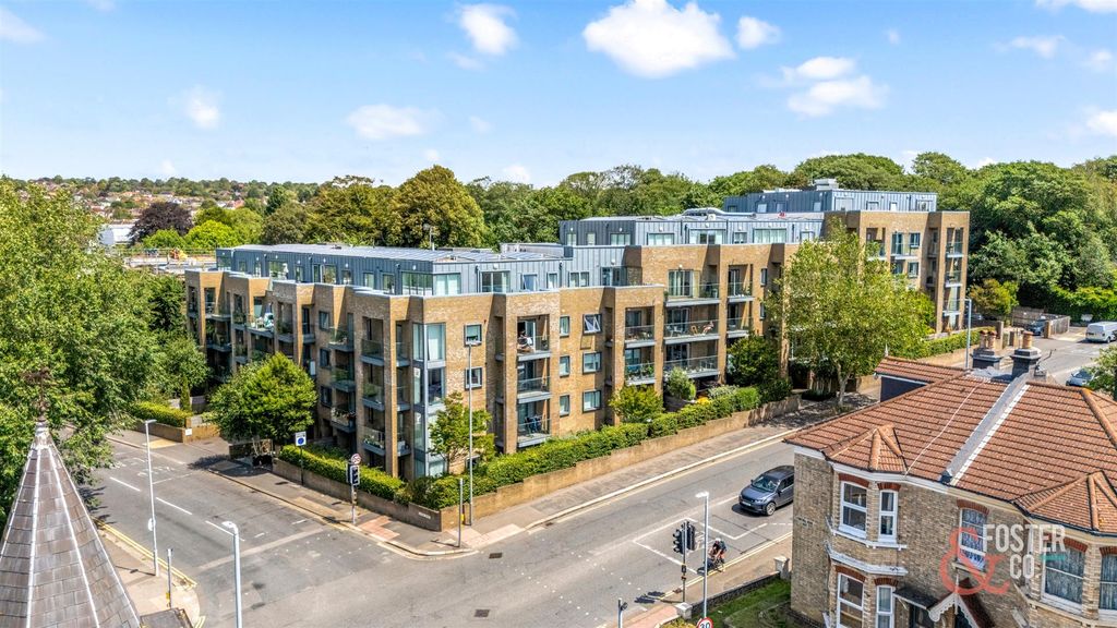 Property photo 1 of 27 Goldstone Crescent, Park House, Flat 59-029.Jpg