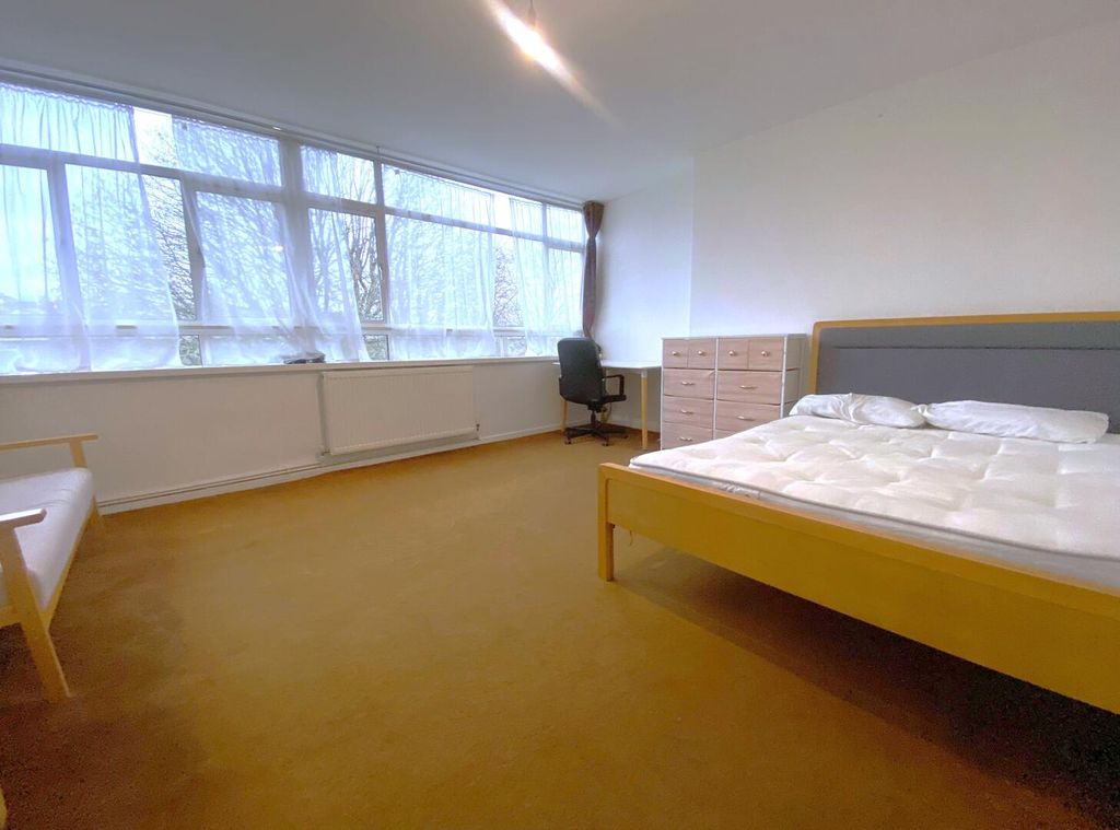 Property photo 1 of 8 Bedroom