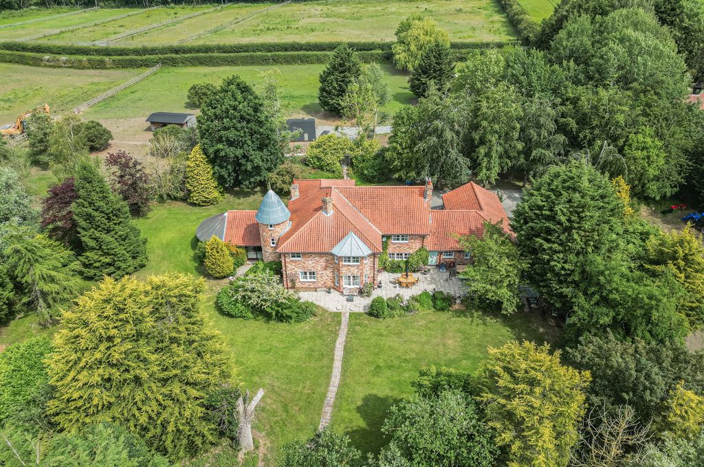 Property photo 1 of 32