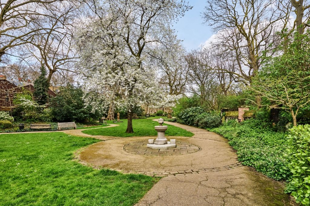 Property photo 2 of 7 External