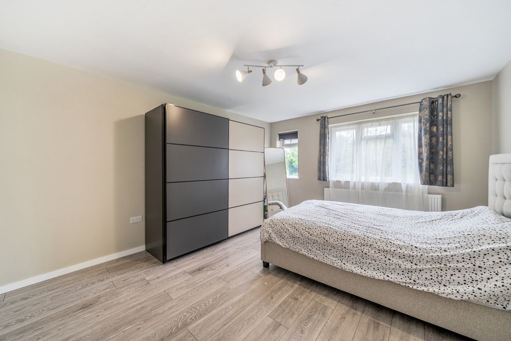 Property photo 3 of 9 1330989-17-68907A...