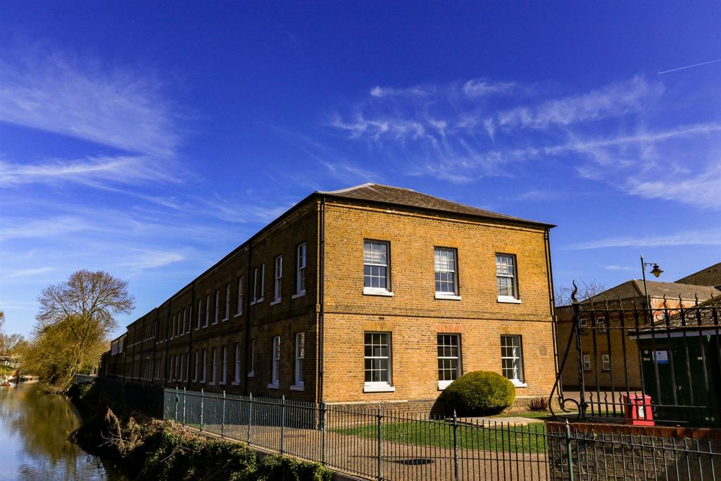 Property photo 3 of 18 Flat 1 James Lee Square-5.Jpg