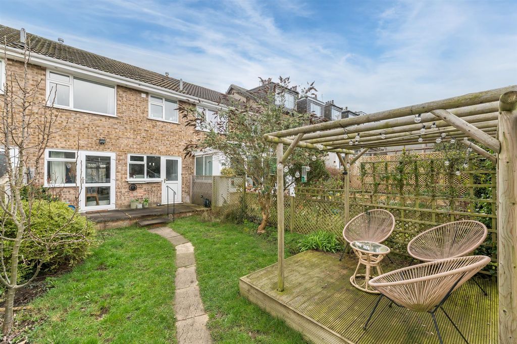 Property photo 2 of 22 Garden