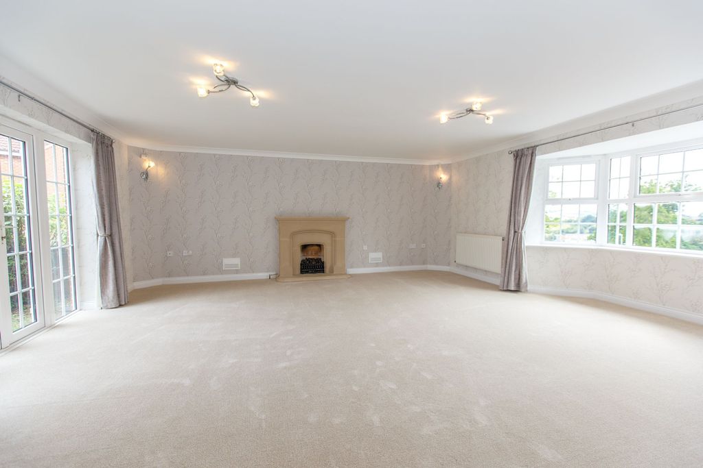 Property photo 2 of 39