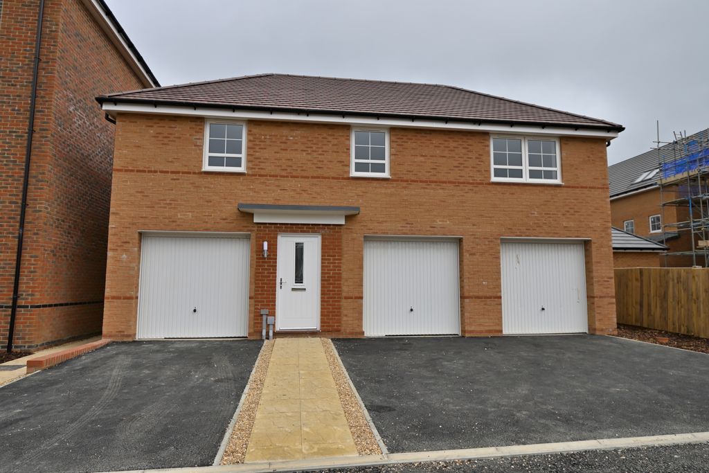 Property photo 1 of 7 Skylark Ave