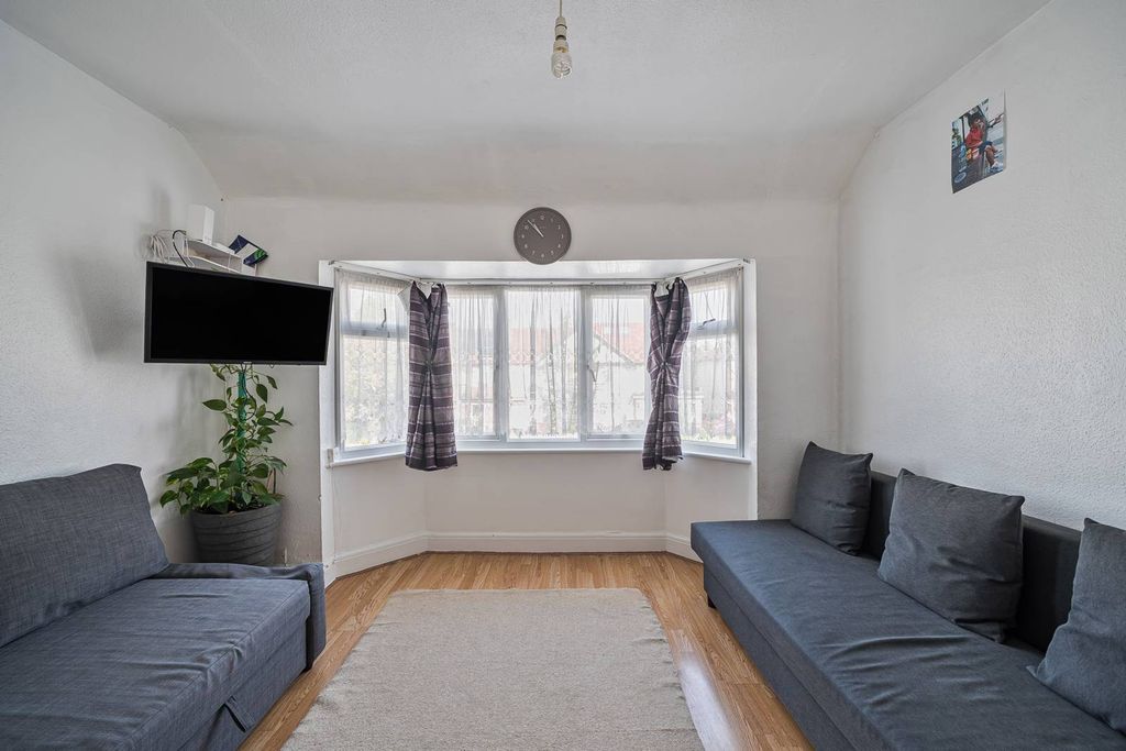 Property photo 3 of 7