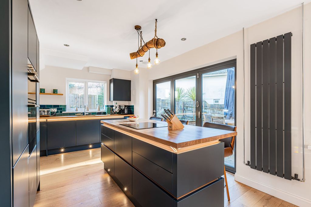 Property photo 3 of 26