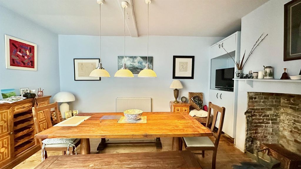 Property photo 2 of 34