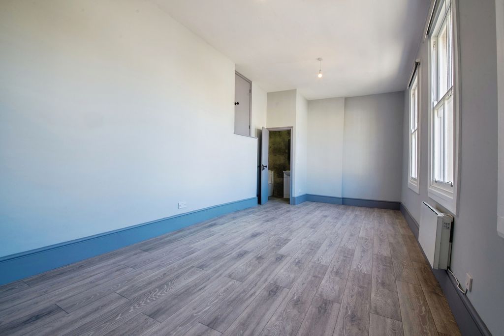 Property photo 3 of 14 Reception/Bedroom