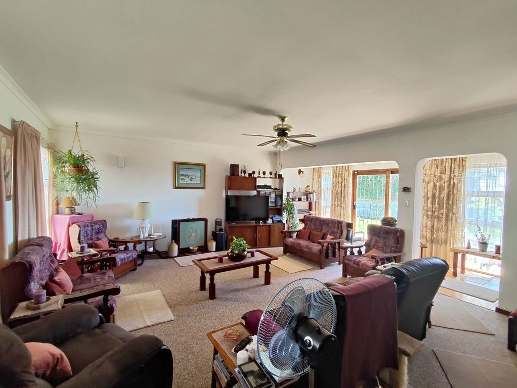 Property photo 3 of 34 1Sw1693139