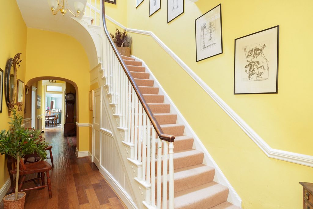 Property photo 2 of 21 5018184