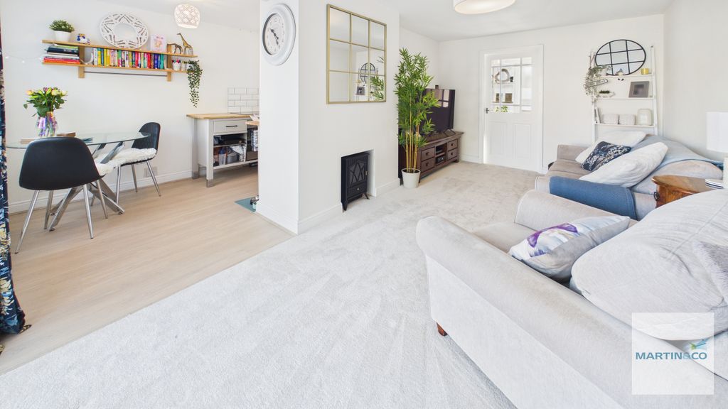 Property photo 3 of 29 Cam03663G0-Pr0248-Still005