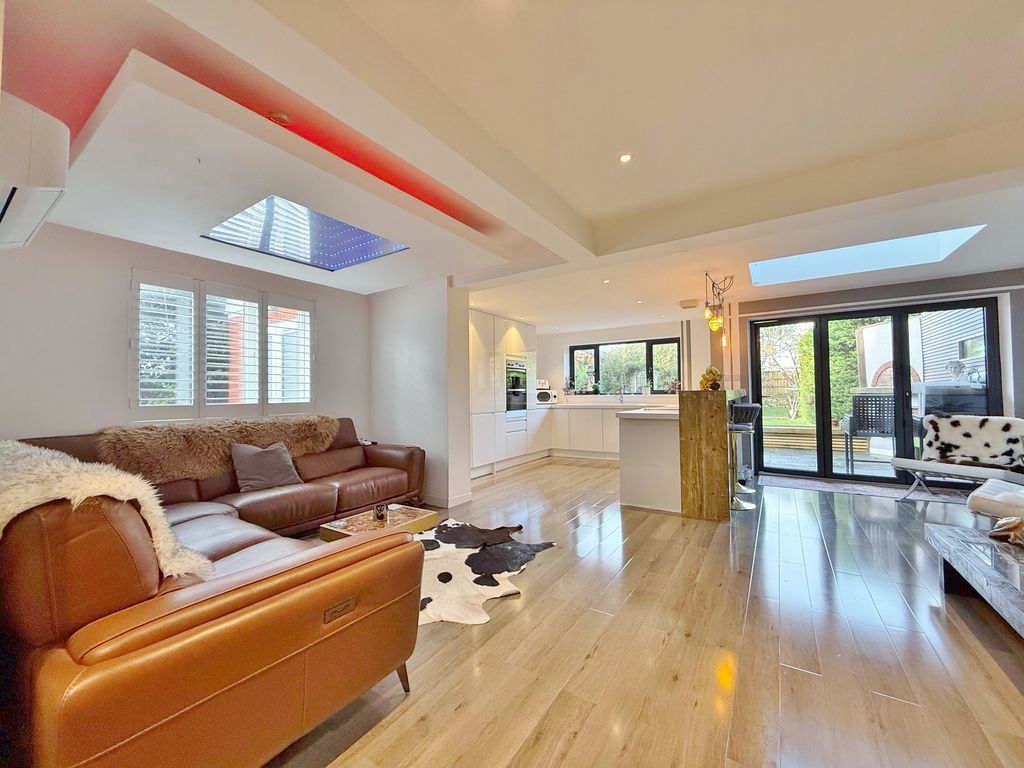 Property photo 2 of 31