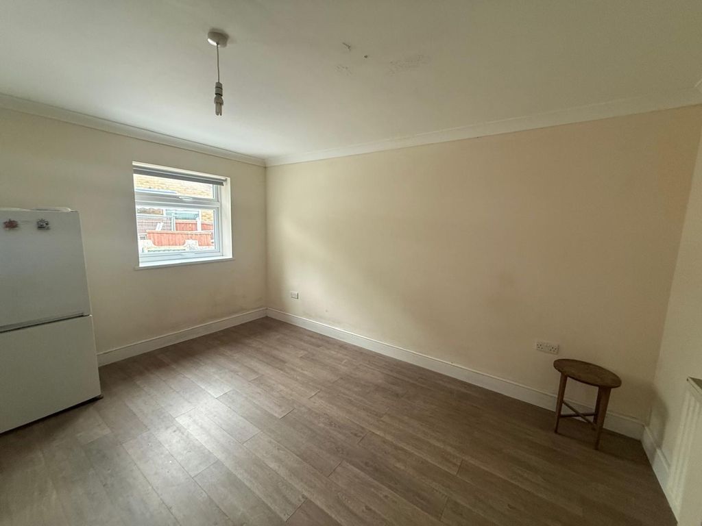 Property photo 2 of 3