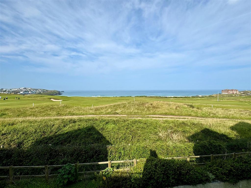 Property photo 3 of 12 19 Bredon Court View