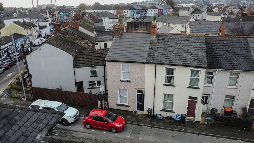 Property photo 1 of 24