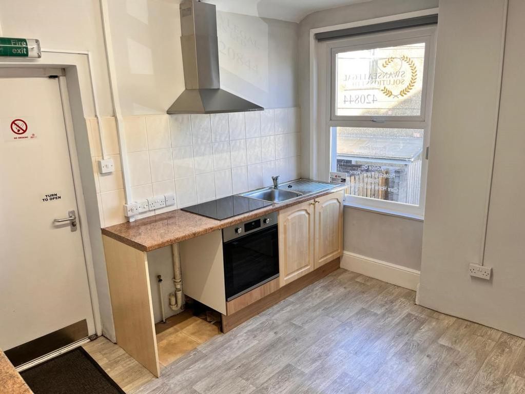 Property photo 2 of 5 Kitchen