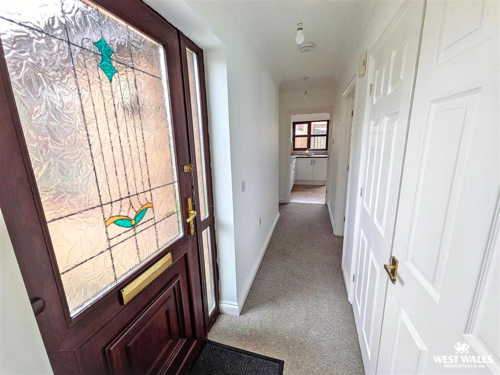Property photo 2 of 25 22776.Jpg